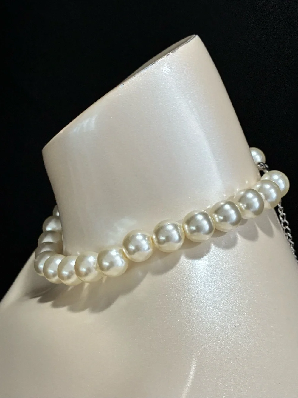 Classic Pearl Necklace - Cream Pearlescent Beads